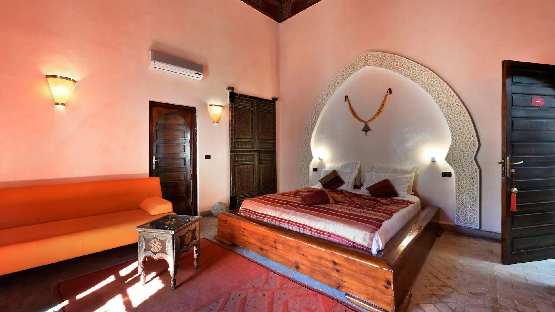 Riad Les Ammonites And Spa Marrakesh